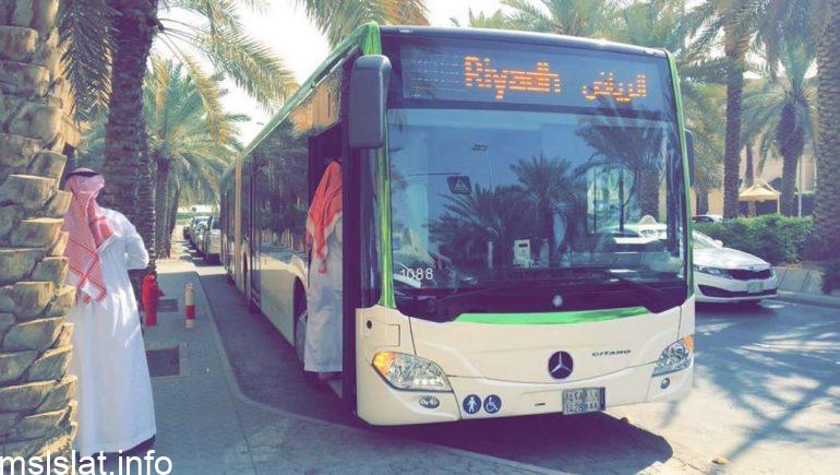 تقل حافلة 32 راكبا مسافرين إلى مكة المكرمة والمدينة المنورة إذا كان عدد الركاب المسافرين إلى مكة