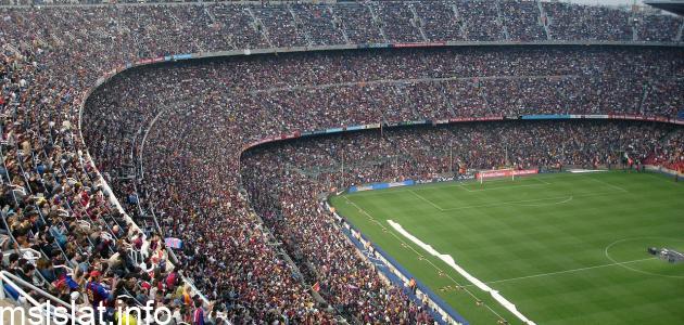الرياضة التي تلعب على اكبر الملاعب مساحة