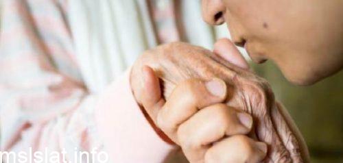 من صور البر بالوالدين إذا وجدناهما على معصية أن
