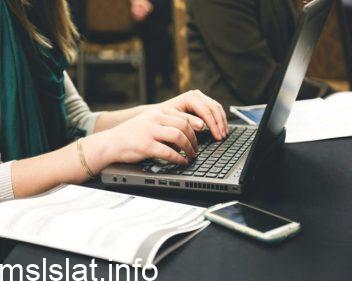 نوع من أنواع البيانات تشمل الحروف الهجائية، والأرقام، والرموز .