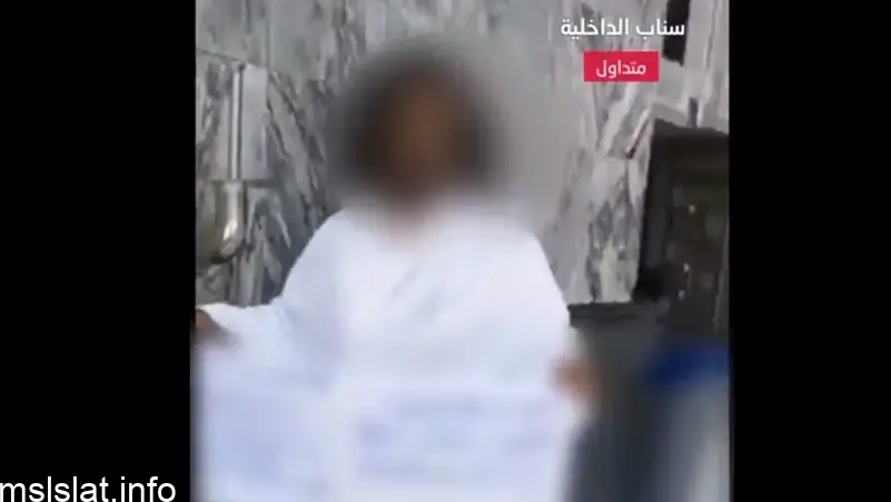 سبب القبض على يمني يحمل لافتة داخل المسجد الحرام
