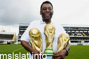 كم كان عمر بيليه عندما اعتزل كرة القدم