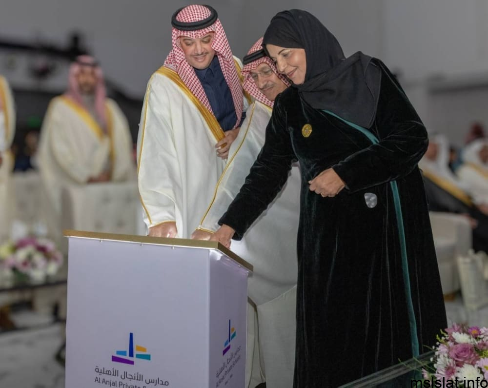 من هي لطيفة العفالق وزير التعليم يقبل رأس مديرة مدارس الأنجال الأهلية الأستاذة “لطيفه العفالق”