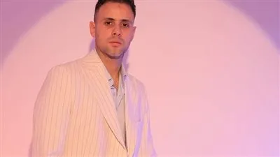من هو مصمم الأزياء إسلام سعد الذي المتهم بتهريب الدولارات للخارج