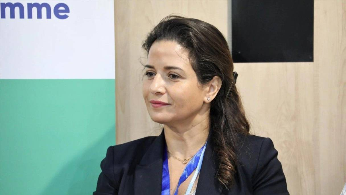 فضيحة الوزيرة المغربية ليلي بنعلي “القبلة الحميمية” مع رجل أسترالي