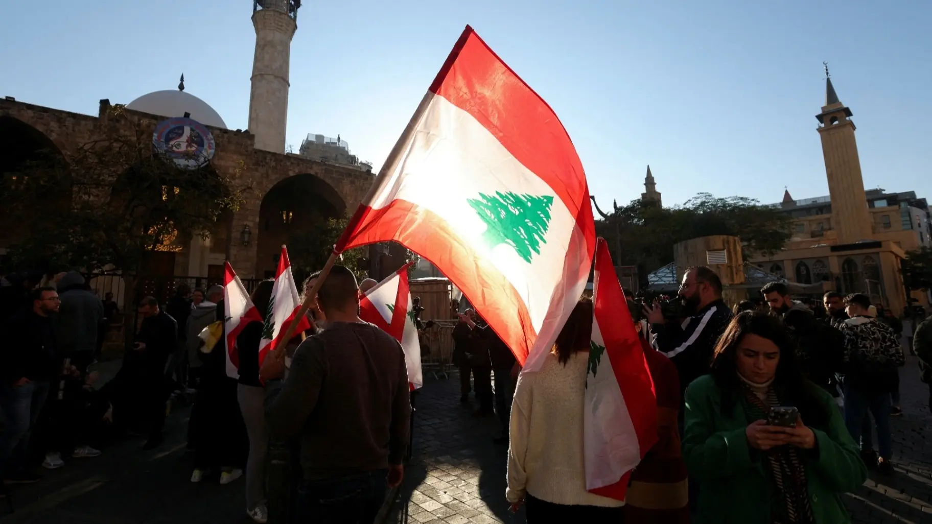 ما حقيقة مغادرة سفراء دول أوروبية لبنان؟
