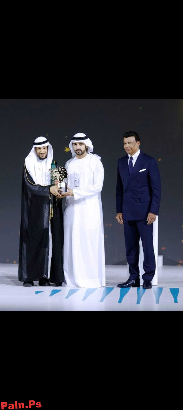 المعلم السعودي منصور المنصور يفوز بجائزة أفضل معلم في العالم لعام 2025