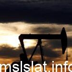 ارتفاع العقود الآجلة للنفط وسط توقعات لتخفيضات في الإنتاج